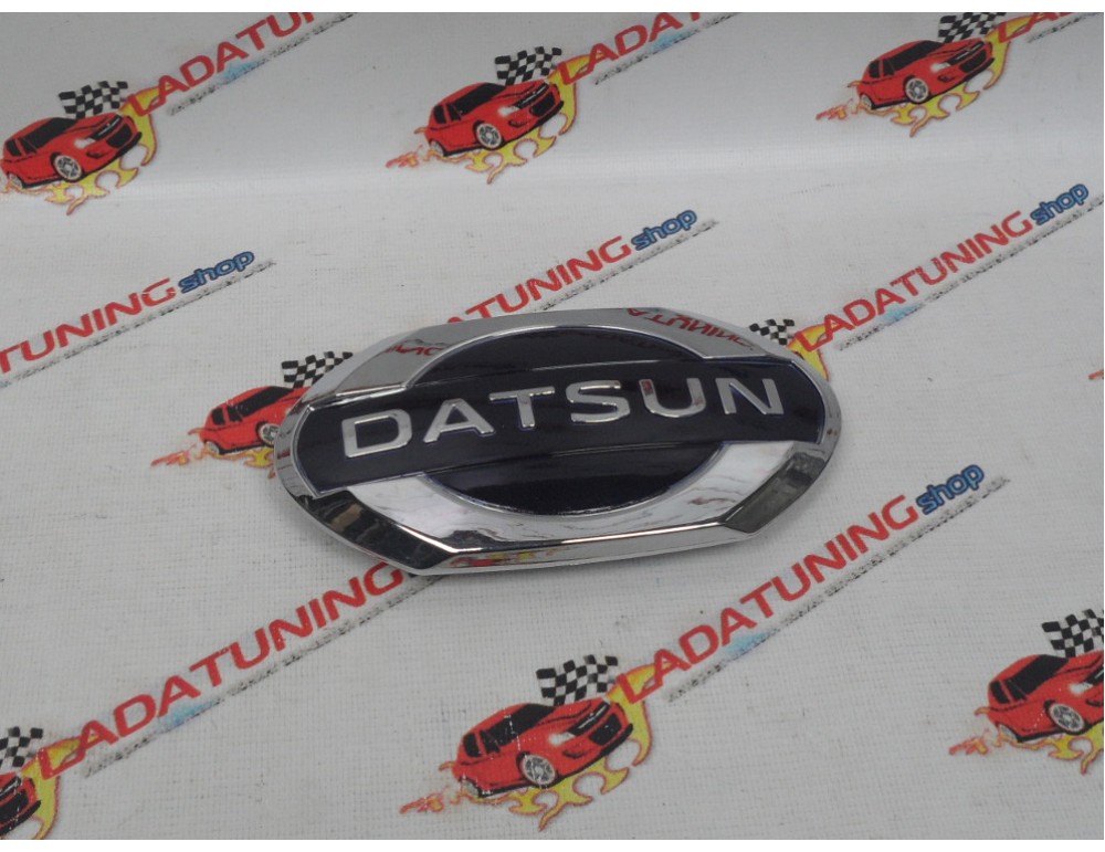 Шильдик решетки радиатора Datsun 